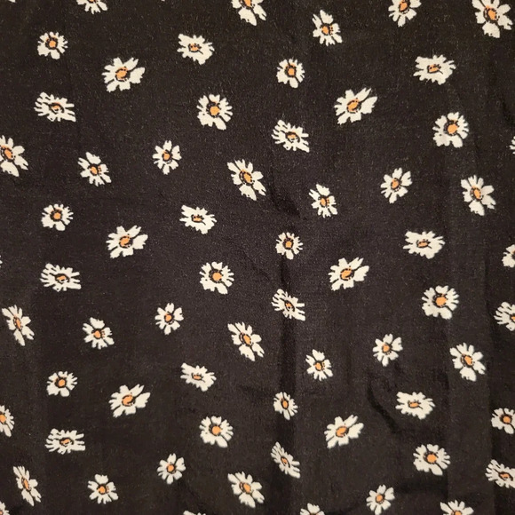 Forever 21 Daisy Print Shift Dress - Picture 4 of 7